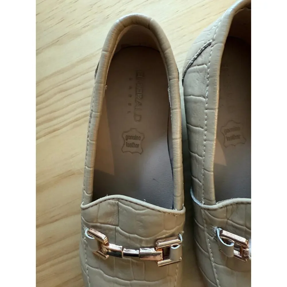 2/$30 NEW Emerald 12‎ US Girl Tan Beige Embossed Leather Loafters Gold Buckle